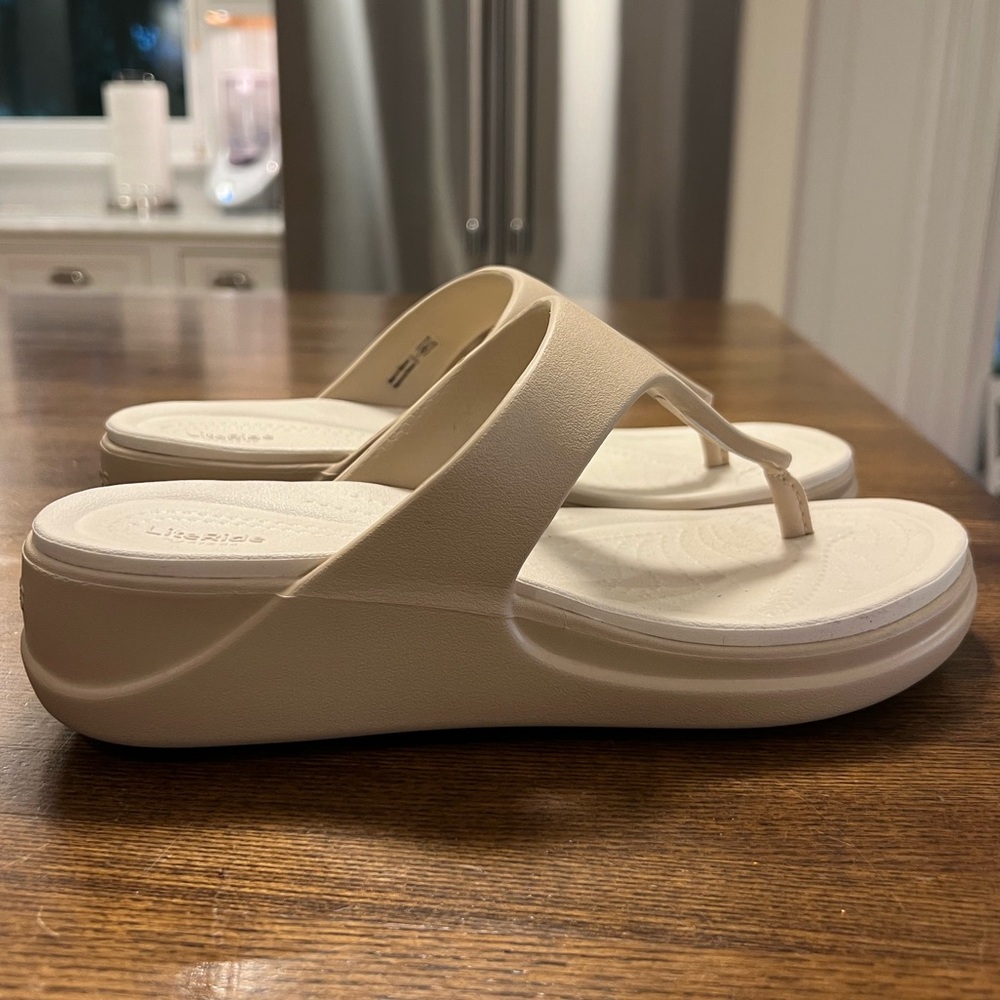 Crocs Boca Wedge Flip Flop, size 7